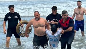 Ordu'da yasağa rağmen denize giren 2 kardeş boğulma tehlikesi geçirdi
