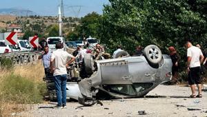 Kastamonu’da bariyerlere çarpan otomobil takla attı: 6 yaralı