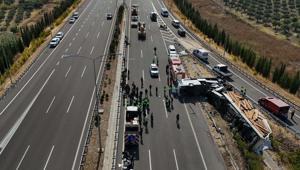 Manisa'da 11 kişinin öldüğü kazada otobüs ve TIR’ın şoförü tutuklandı