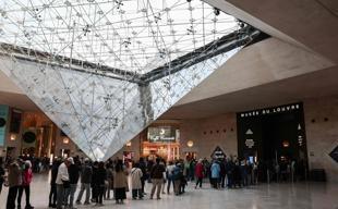 Louvre to increase ticket price for visitors from outside the EU