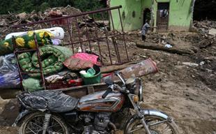 Rain forecasts raise fears in flood-hit Indonesia, Sri Lanka