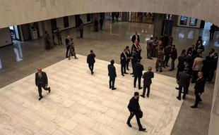 Iraqi parliament holds 1st session after election
