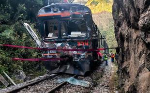 Train crash near Perus Machu Picchu kills one, injures 40