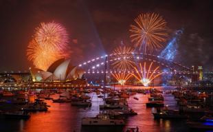 World bids farewell to a year of truces and turmoil