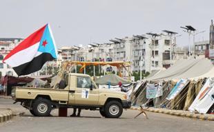 Pro-Saudi Yemen governor launches bid for military bases