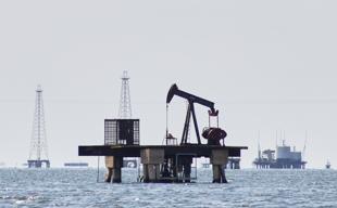 Trump plans to meet with oil executives about Venezuela