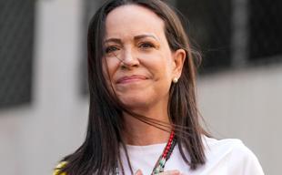 Trump sets meeting with Venezuelan opposition leader, Caracas under pressure