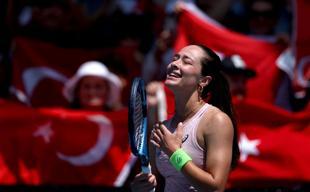 Sönmez soaks in acclaim on historic Melbourne run