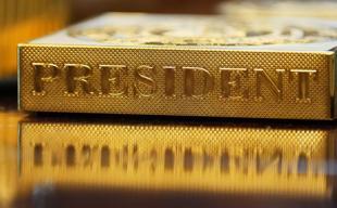 Gold surges to new record amid US-EU tensions