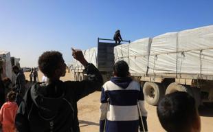 Gazas Rafah crossing makes limited reopening after two-year war