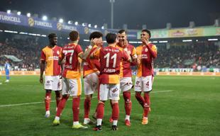 Galatasaray leads Fenerbahçe in Süper Lig title race