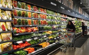 Key fed official sees possible rate hike amid inflation concerns