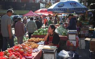 Chinas economy beats forecasts, but war darkens outlook