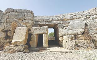 Ancient ‘guillotine gate’ system uncovered in Perge