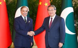 Pakistan PM arrives for China visit overshadowed by Iran war