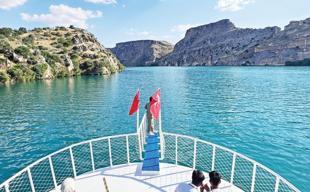 ‘Quiet city’ of Halfeti draws visitors to middle of steppe