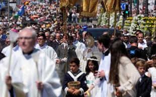 Over 1.2 million people attend Popes mass in Madrid