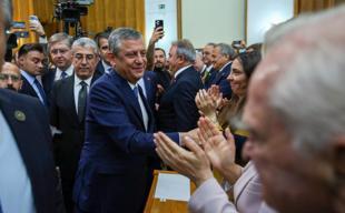 Özel allies resign from key CHP body over convention demand
