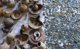 Syrian collector hands over 20-year collection