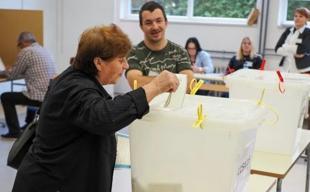 Bosnia votes as wartime ethnic divisions dominate