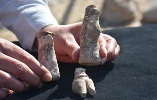 7,700-year-old figurines unearthed in İzmir