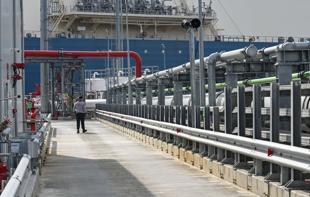 Ankara renews Russia gas contracts for one year, minister says