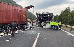 Seven dead, 11 injured in southern Türkiye bus crash