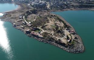 Authorities order demolition of illegal businesses on Adana island