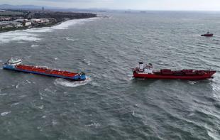 One tanker freed after minor collision at Istanbul coast