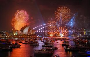 World bids farewell to a year of truces and turmoil