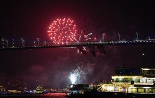 Türkiye ushers in 2026 with sparkling nationwide events