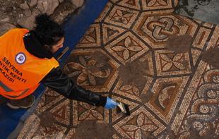 Solomon’s Knot mosaic chamber unearthed in Smyrna