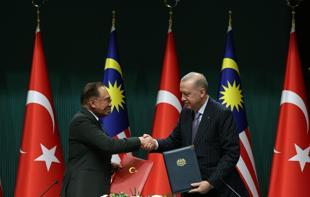 Türkiye to assess joint defense industry steps with Malaysia: Erdoğan
