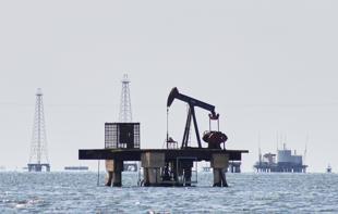 Trump plans to meet with oil executives about Venezuela