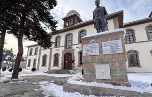 Historic Erzurum congress building closed to visitors over quake safety concerns
