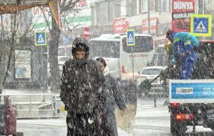 Heavy snow cripples Istanbul as freezing front sweeps through nation