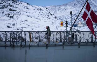 Trump threatens tariffs on nations that dont back Greenland takeover