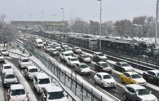 Snow-covered streets, transit woes haunt daily life in Istanbul