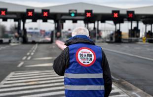 Truckers Balkan border blockade over EU rules continues