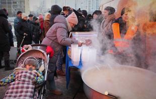 Kievs elderly shiver after Russian attacks