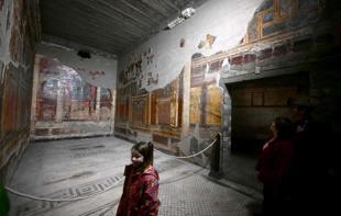 Virgin frescoes emerge from Pompeii suburb