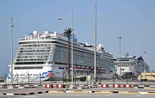 Thousands of seafarers, cruise passengers trapped in Gulf