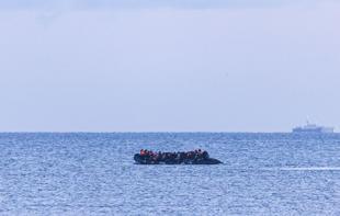 UK, France agree on 3-year deal to stop migrant crossings