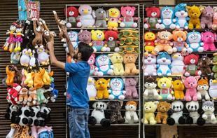 India central bank holds rates despite Mideast conflict