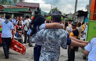 7.8 magnitude earthquake strikes southern Philippines