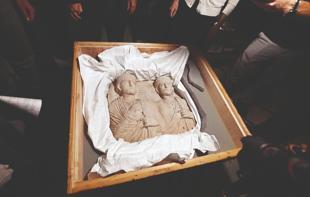 France returns Syrian artifacts after Macron visits Damascus