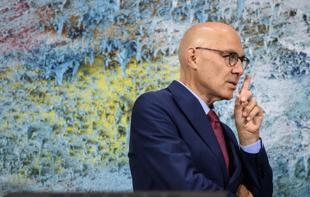 Türks term as UN human rights chief extended despite US warnings