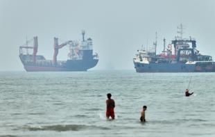US-Iran pause fuels fresh Hormuz hopes