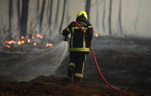 More than 325,000 flee wildfires in France and Spain
