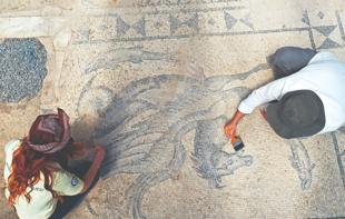 2,000-year-old mosaic hall unearthed at Tralleis site